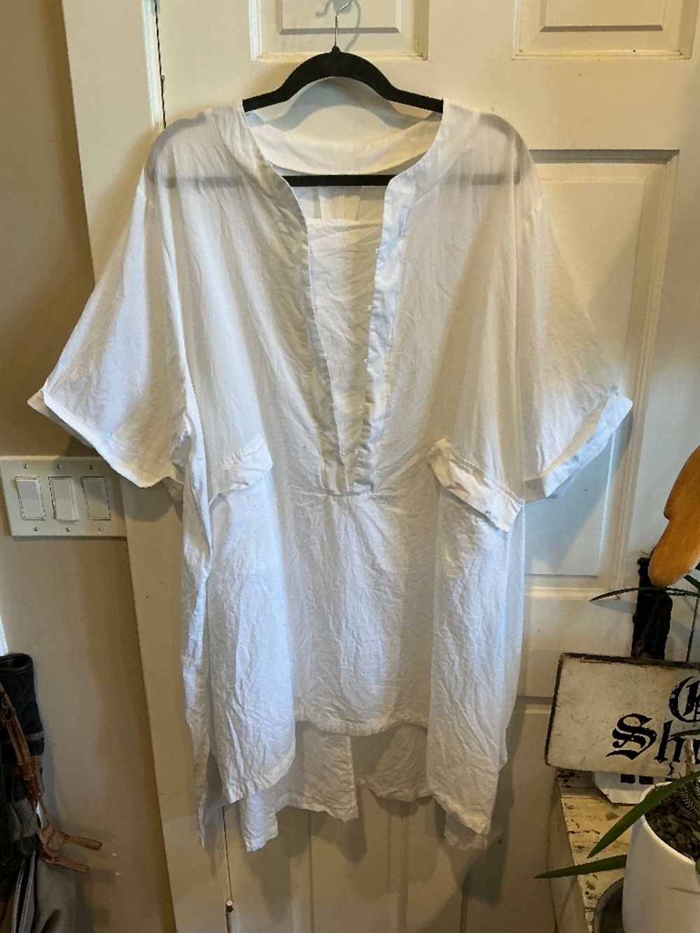 Simple lightweight white tunic!  Fits up to plus size